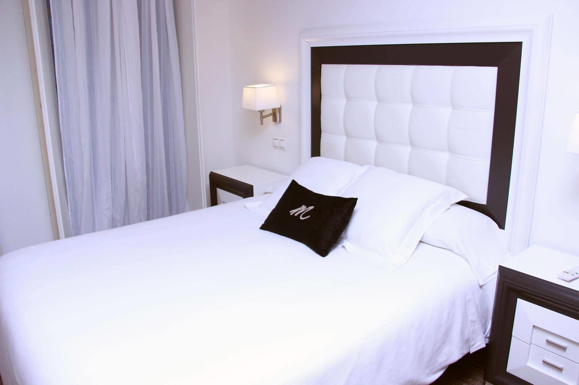 Hotel Montenegro Compostela ซานติอาโก เด กอมโปสเตลา ภายนอก รูปภาพ