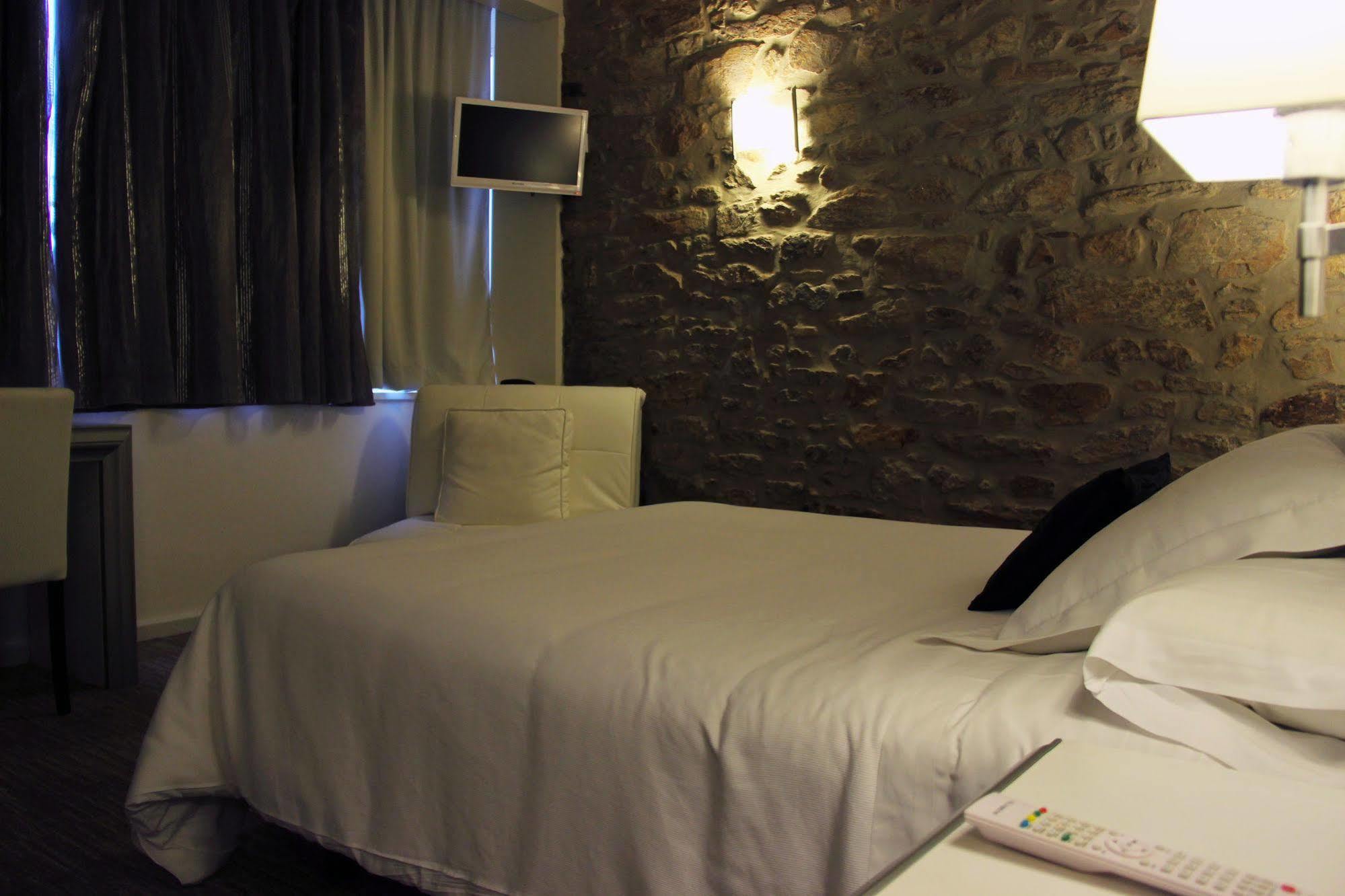 Hotel Montenegro Compostela ซานติอาโก เด กอมโปสเตลา ภายนอก รูปภาพ